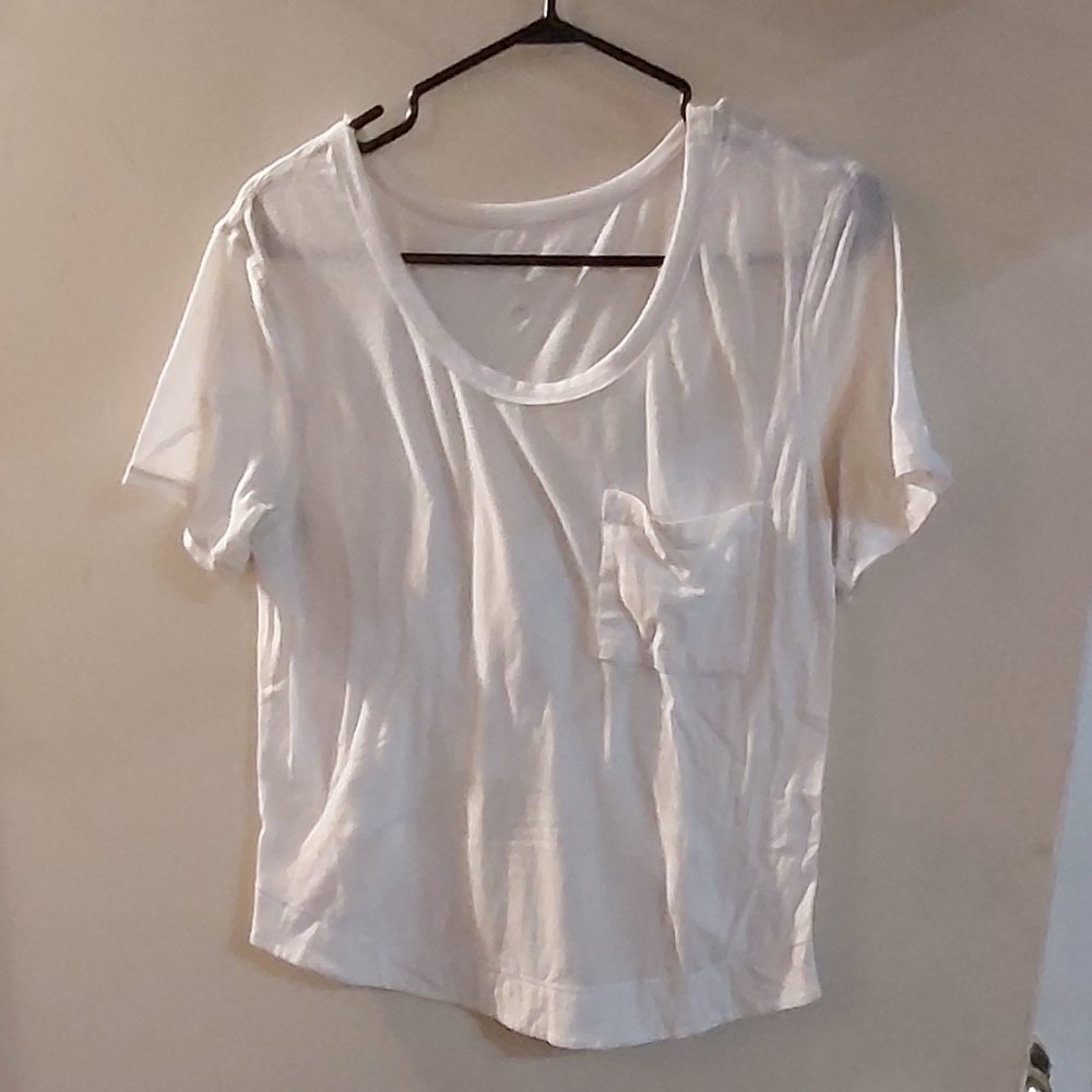 Lululemon tee - Picture 3 of 3